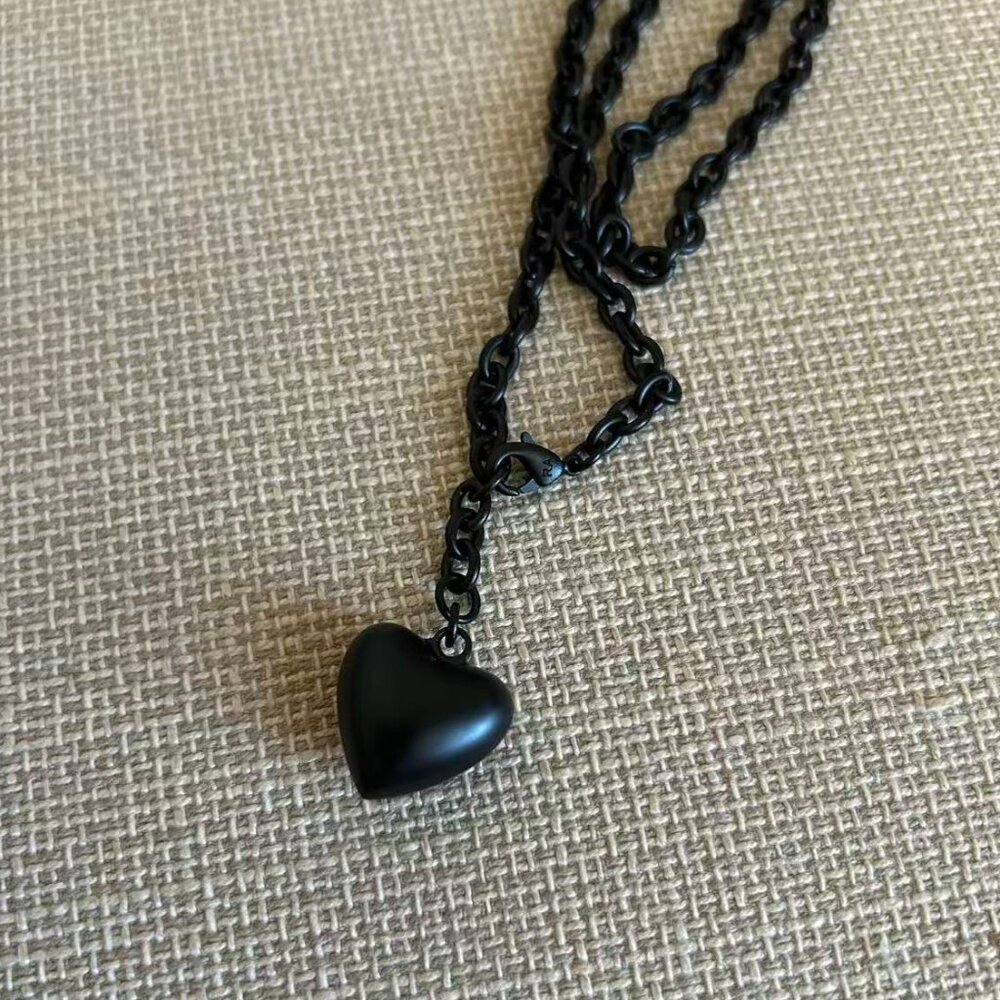 Roxanne Assoulin The Mini Puffy Heart Necklace Black Noir_4
